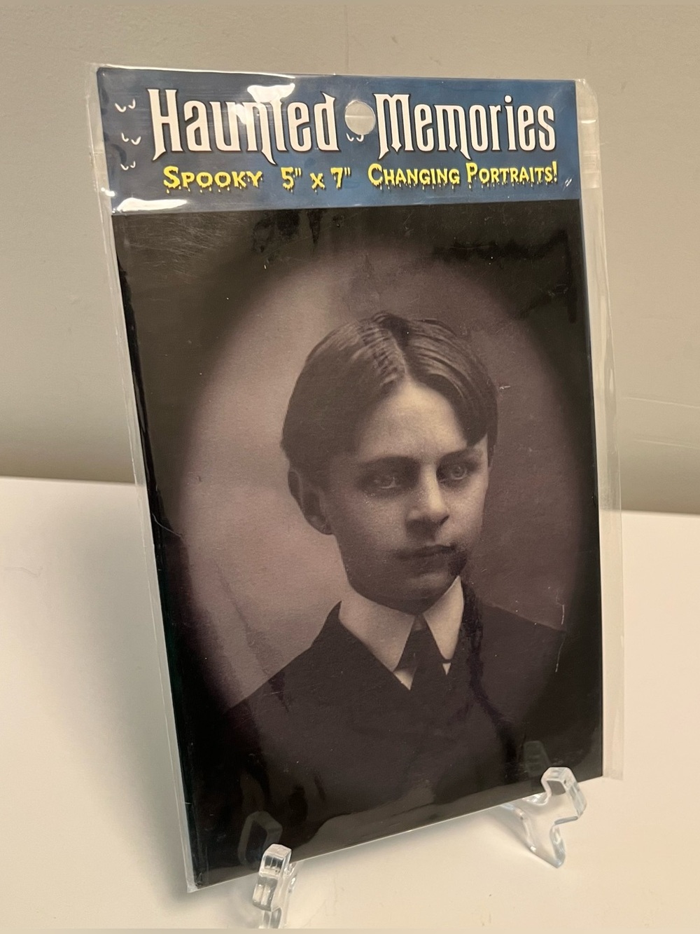 Lenticular Spooky Changing Portrait - Black